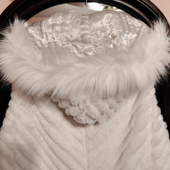 Marc New York White Faux Fur Hooded Vest XL - Picture 4 of 5